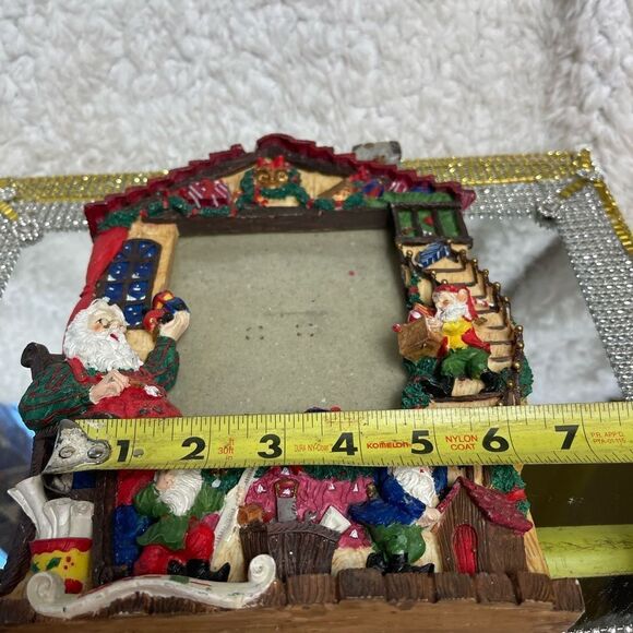 GRANDEUR NOEL POLYRESIN SANTA WORKSHOP HANDPAINTED PHOTO FRAME 5x6. - Picture 14 of 15